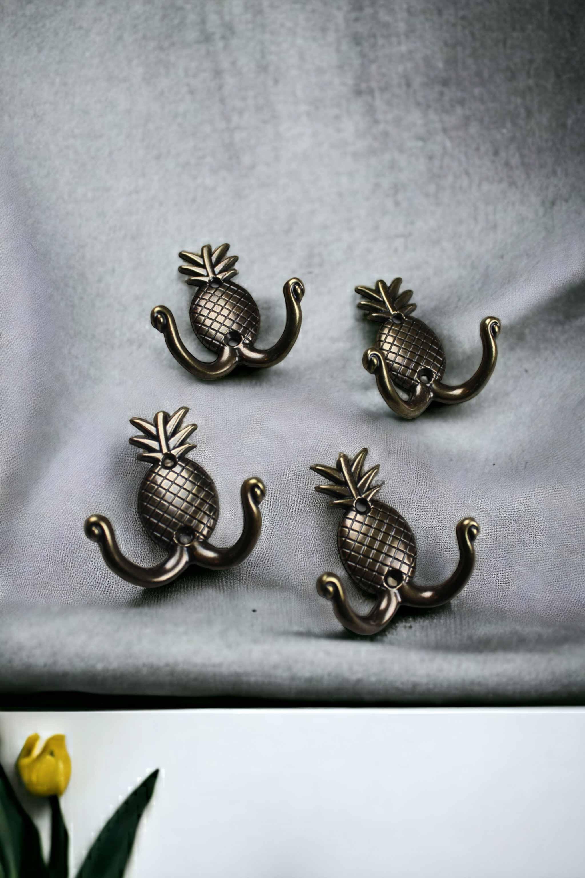 Metal Ananas Tasarımlı Pormanto Askısı