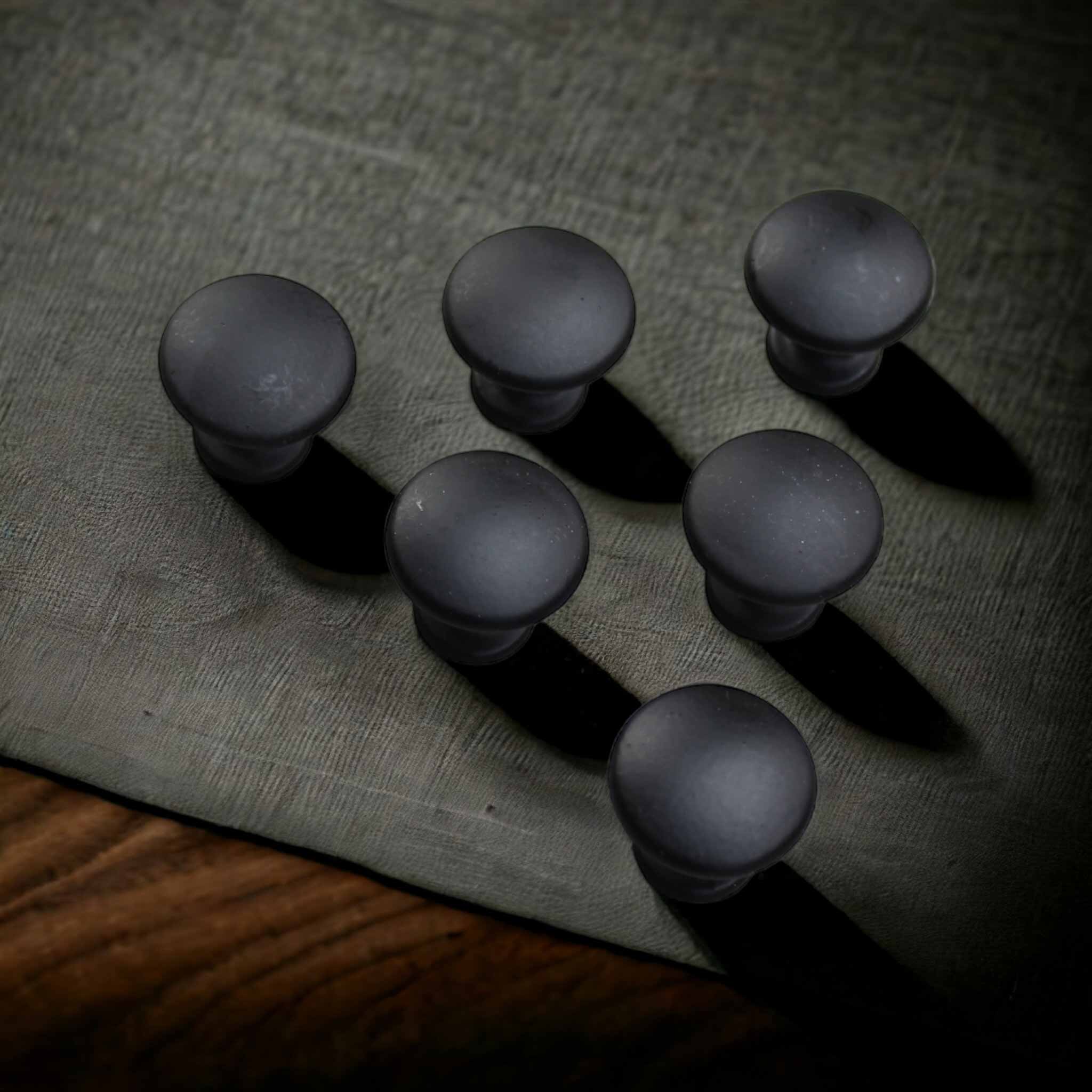 25 mm Mat Siyah Düğme Çekmece ve Dolap Kulpu