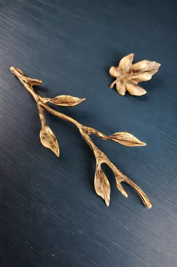 Yaprak Desenli Döküm Pirinç Kulp 96 mm 